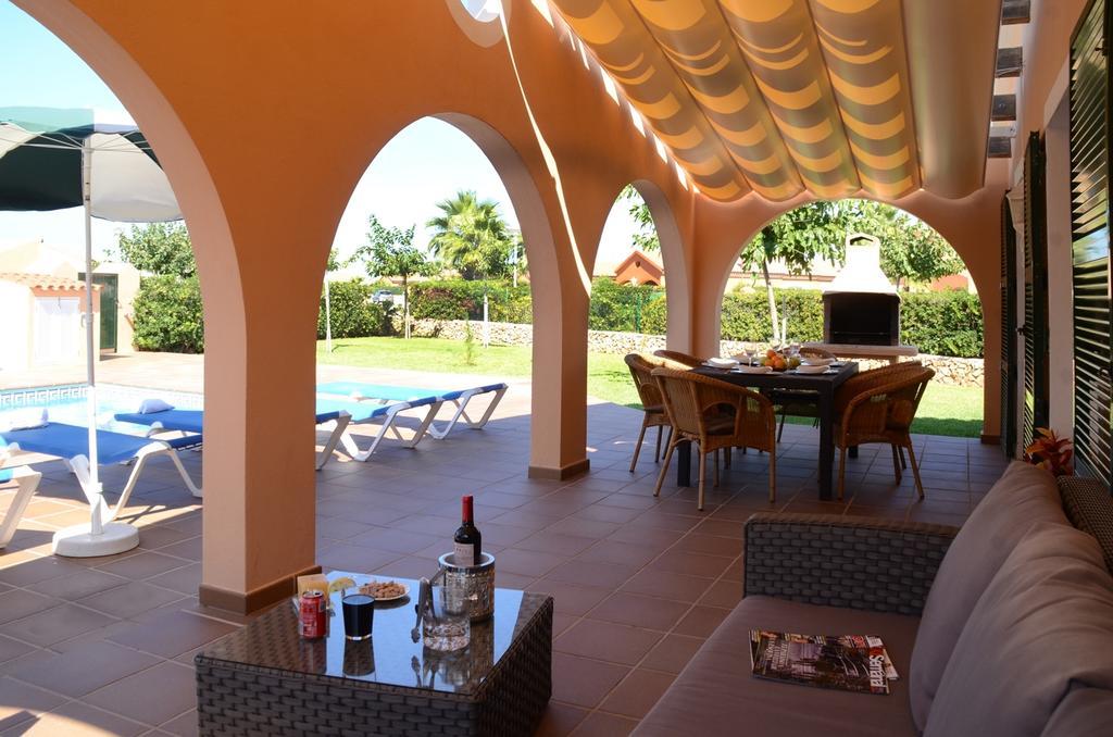Villas Las Golondrinas Cala'N Bosch  Zimmer foto